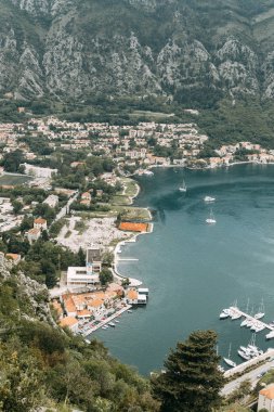 Karadağ'ın gözde mekanları. Kotor Körfezi ve eski şehir Panoraması.
