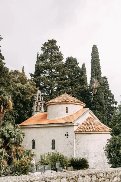 Kapellet Och Graven Gammal Övergiven Kyrkogård Forntida Sten Kyrkogård Montenegro — Stockfoto