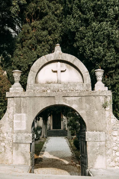 Kaple Hrob Starého Opuštěného Hřbitova Starověký Kamenný Hřbitov Černé Hoře — Stock fotografie