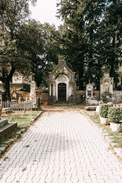 Capela Túmulo Antigo Cemitério Abandonado Antigo Cemitério Pedra Montenegro Kotor — Fotografia de Stock