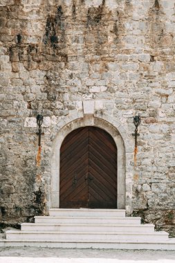 Karadağ ve Avrupa'da taş. Taş işçiliği ve eski binaların dokusu. 