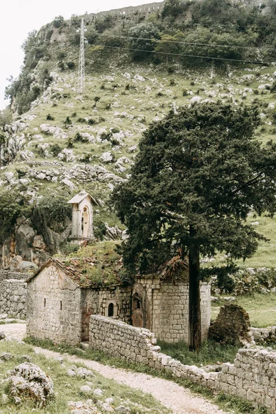 Ruínas Antigas Paredes Pedra Antiga Igreja Abandonada Kotor Montenegro — Fotografia de Stock