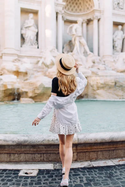 Legjobb Helyeket Utazási Fotózások Lány Blogger Rómában Városnézéssel — Stock Fotó