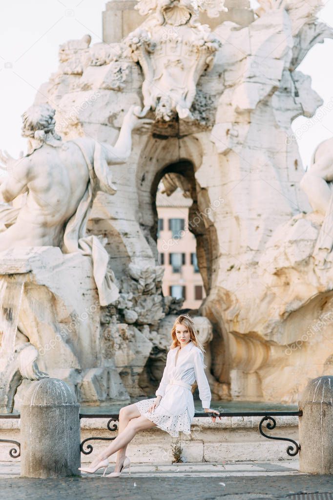 The best places for travel and photo shoots. Girl blogger in Rome with sightseeing. 