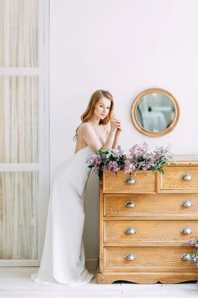 스타일의 결혼식 라일락 꽃다발 스튜디오에서 세련된 트렌디 — 스톡 사진