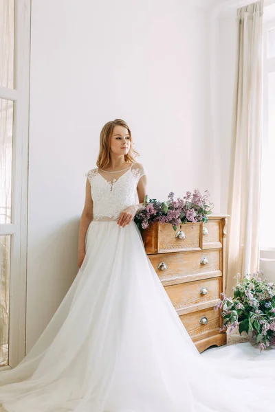 Hochzeit Europäischen Stil Stilvolle Trendige Braut Atelier Mit Einem Strauß — Stockfoto
