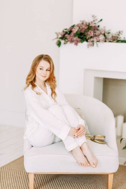  Dekor ve düğün trendleri Leylak. Studio'da modern gelinin sabah ışığı.