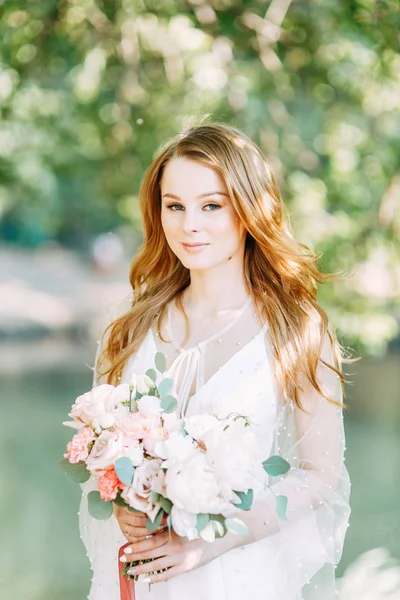 Mariage Dans Style Européen Élégante Mariée Branchée Dans Studio Avec — Photo