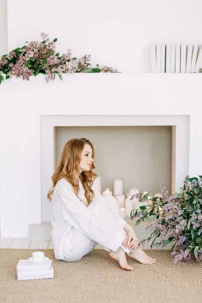 Lilac in the decor and wedding trends. Modern bride's morning light in the Studio.