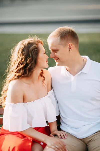 Elegante Pareja Amorosa Caminando Riendo Sesión Bodas Las Calles Roma — Foto de Stock