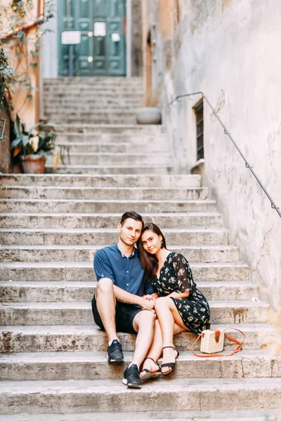 Wedding photography in Italy. Couple walking the streets of Rome, sightseeing and panoramic views.