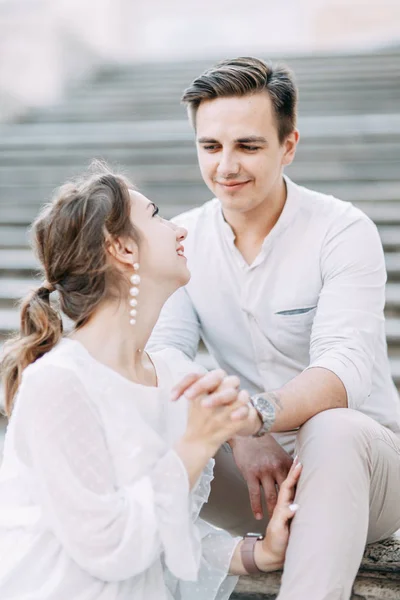 Hermoso Par Estilo Estilo Europeo Sesión Fotos Boda Las Calles —  Fotos de Stock