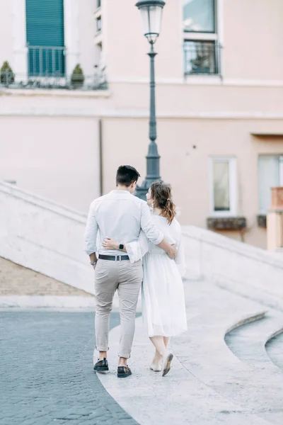 Mooie Stijlvolle Paar Europese Stijl Bruiloft Fotoshoot Straten Van Rome — Stockfoto