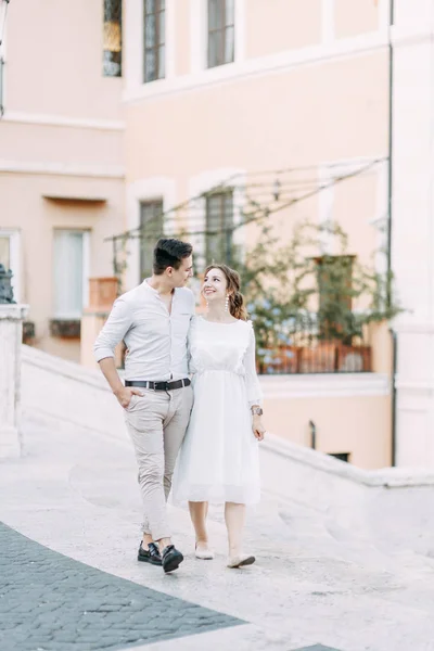 Hermoso Par Estilo Estilo Europeo Sesión Fotos Boda Las Calles —  Fotos de Stock