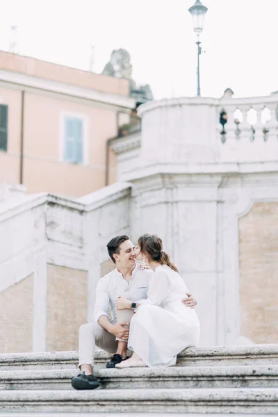 Vackra Snygga Par Europeisk Stil Bröllopsfotografering Gatorna Rom — Stockfoto
