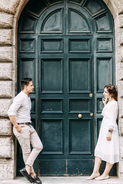 Hermoso Par Estilo Estilo Europeo Sesión Fotos Boda Las Calles —  Fotos de Stock