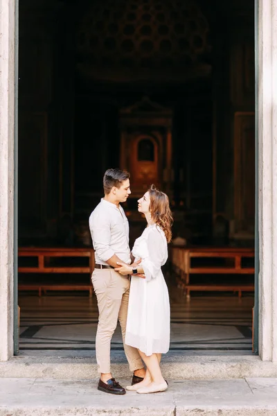 Belo Par Elegante Estilo Europeu Fotografia Casamento Nas Ruas Roma — Fotografia de Stock