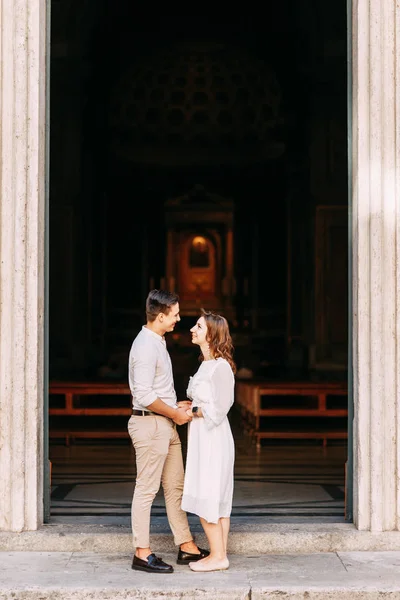 Hermoso Par Estilo Estilo Europeo Sesión Fotos Boda Las Calles —  Fotos de Stock