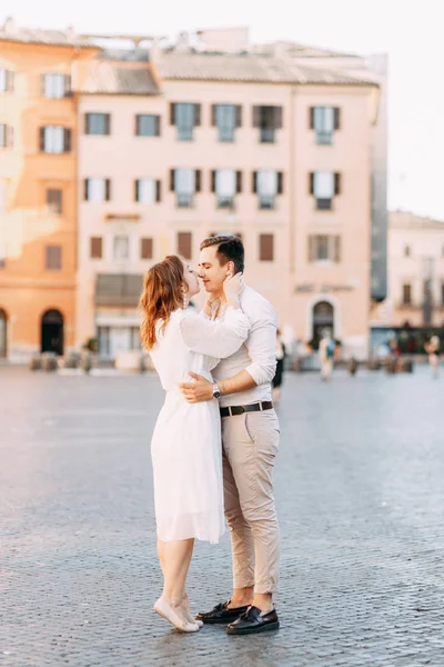 Belo Par Elegante Estilo Europeu Fotografia Casamento Nas Ruas Roma — Fotografia de Stock