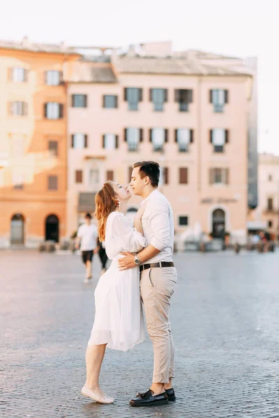 Hermoso Par Estilo Estilo Europeo Sesión Fotos Boda Las Calles —  Fotos de Stock