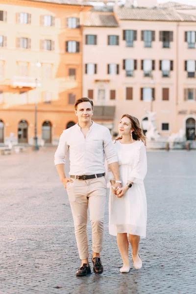 Belo Par Elegante Estilo Europeu Fotografia Casamento Nas Ruas Roma — Fotografia de Stock