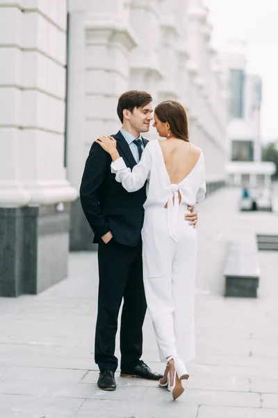 História Amor Estilo Europeu Casal Feliz Fundo Cidade Noite — Fotografia de Stock