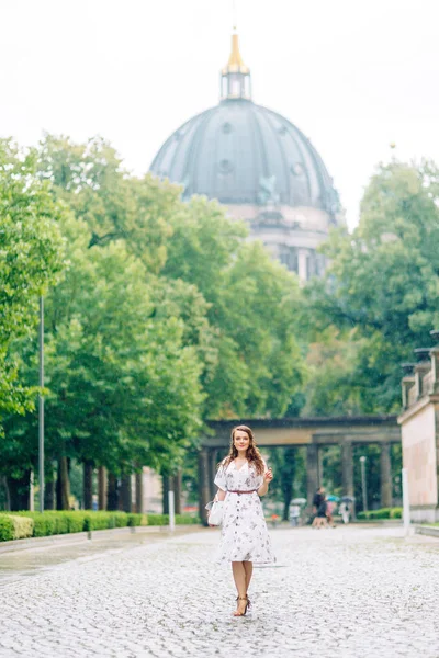 Berlin Güzel Gülümseyen Kız Almanya Nın Önemli Yerler Konumlar — Stok fotoğraf