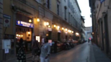  turistik mekanlar ve İtalya'nın güzel mimarisi. Floransa'nın atmosferik akşam sokakları.