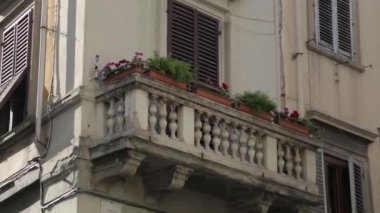  turistik mekanlar ve İtalya'nın güzel mimarisi. Floransa'nın atmosferik akşam sokakları.
