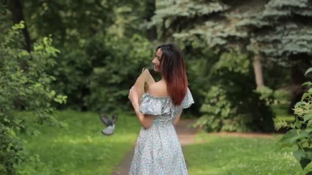 Sunny Photo Shoot Girl Hat Walking Summer Park — Stock Video