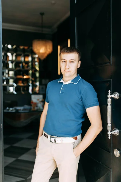 Портрет Хлопця Ресторані Красивий Чоловік Парку — стокове фото