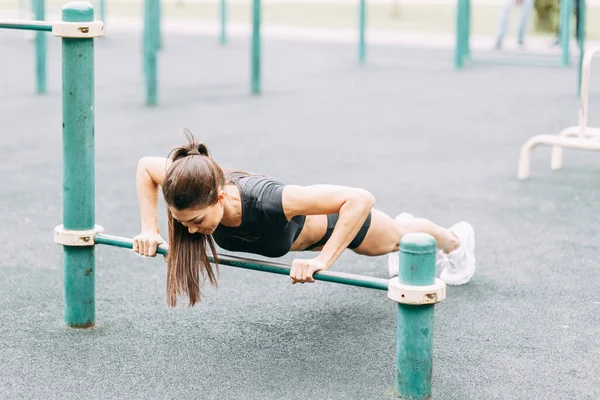 Push Ups Workout Plank Street Beautiful Athletic Girl Playground Push — Stock Photo, Image