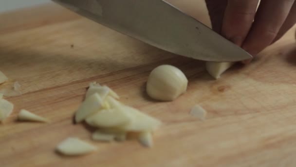 Content Und Makrofotografie Für Food Blog Knoblauch Kochen Und Scheiben — Stockvideo