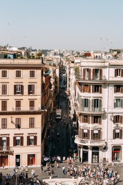 Eski İtalya 'nın mimarisi ve binaları. Roma sokaklarının akşam manzarası. 