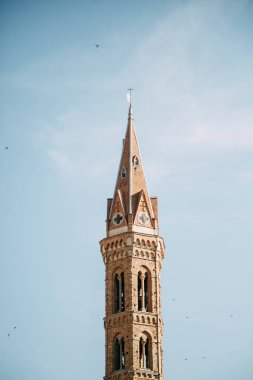 Eski İtalya 'nın mimarisi ve binaları. Roma sokaklarının akşam manzarası. 
