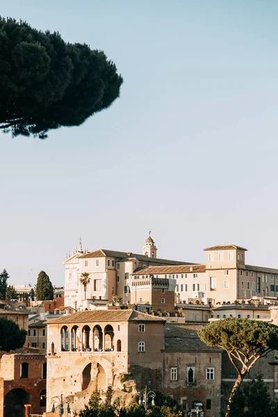 発掘調査とイタリアの古代建築 パノラマのローマの観光スポット — ストック写真
