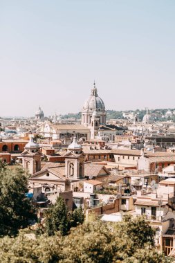 Eski şehrin mimarisi ve panoramaları. İtalya 'da Roma' nın gün batımı ve sokakları. 
