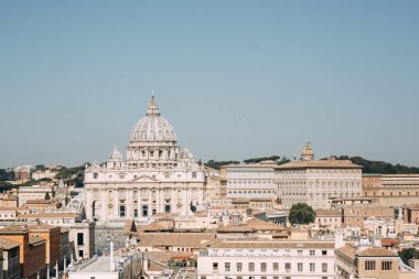 Panorama ve Roma manzarası. Vatikan, St. Peter Bazilikası şafakta.