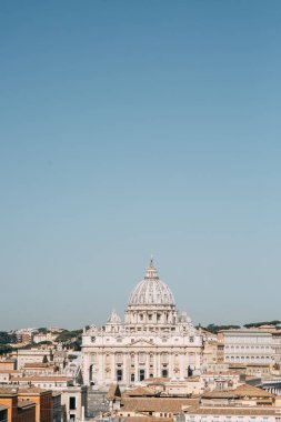  Panorama ve Roma manzarası. Vatikan, St. Peter Bazilikası şafakta.