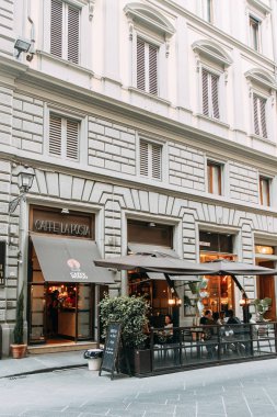 Eski şehrin akşam panoramaları. Sokaklar ve Roma manzarası. 