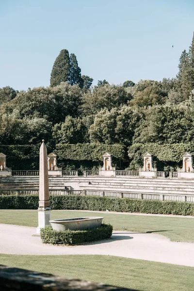 イタリアのパノラマと観光スポット 日没時のローマの緑の公園 — ストック写真