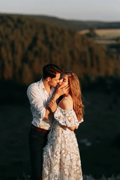 Beautiful wedding couple in nature in boho style. Wedding in the European style of fineart at sunset. — Stock Photo, Image