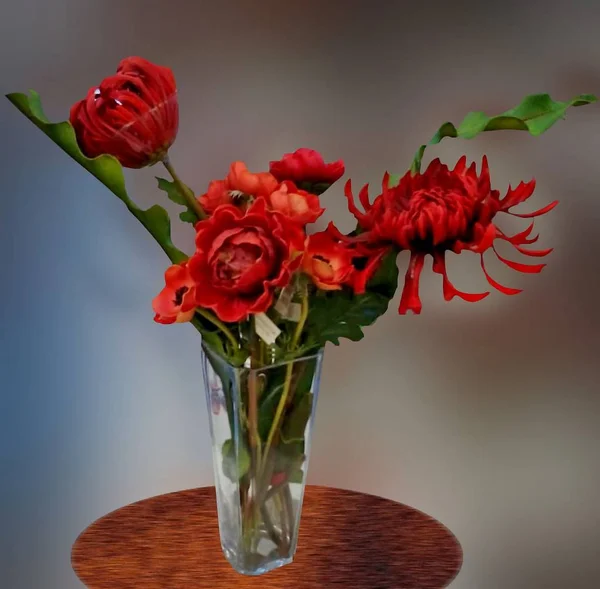 Floristique Arrangement Fleurs Ranunculus Rouge Dans Vase Verre — Photo