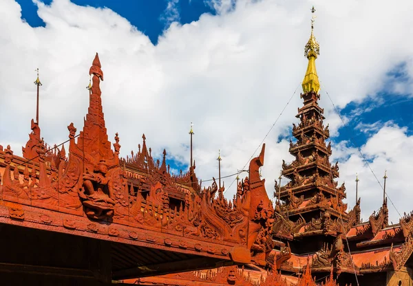 Shwe in bin Kloster Mandalay Stadt myanmar — Stockfoto