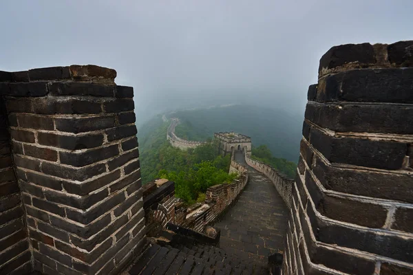 La grande muraille dans la brume Chine — Photo