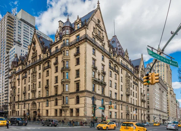 De Dakota gebouw Manhattan bezienswaardigheden New York City vs — Stockfoto