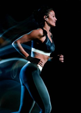 güzel kadın runner jogger koşma koşu siyah bac izole