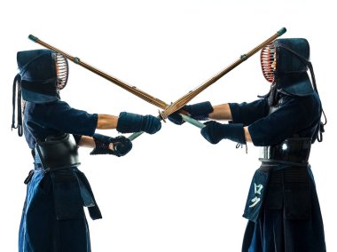 Kendo dövüş sanatları savaşçı izole beyaz bacground siluet 