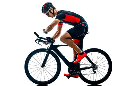 Triatloncu bisikletçi silueti izole edilmiş beyaz b