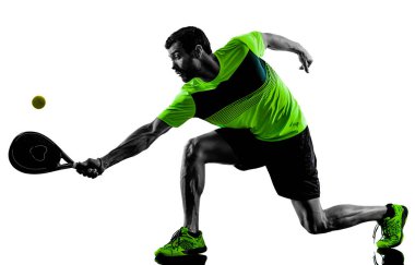 Raket tenis oyuncu izole adam beyaz arka plan